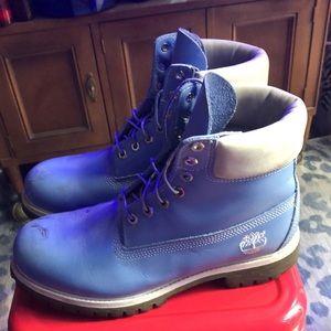 Timberland Men’s light blue boots. Used, but in good shape. Scuff marks on front